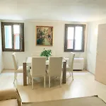 圣马可及城堡区格里马尔迪公寓 *
